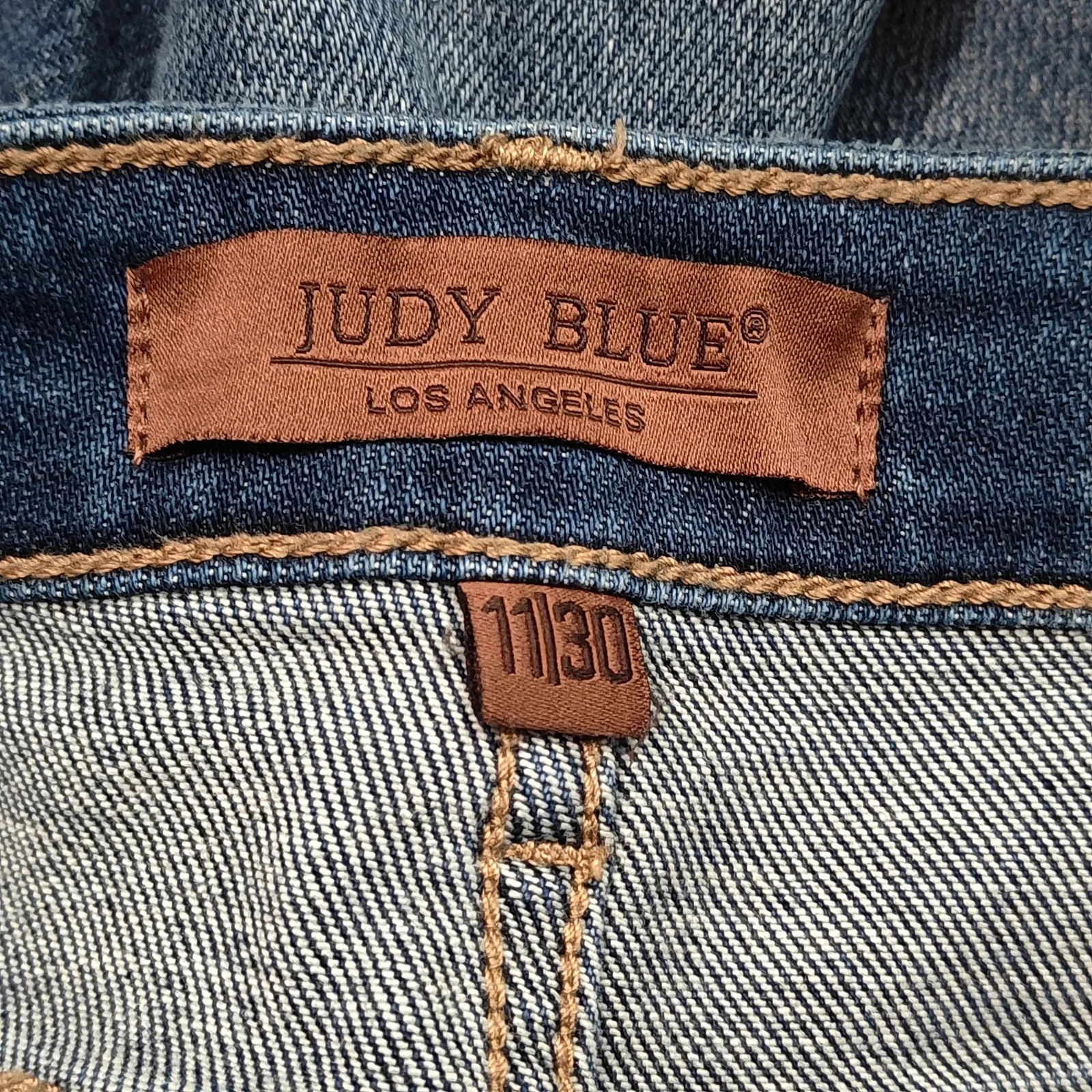 Judy Blue Mid Rise Vintage Wash Boyfriend Denim Jeans 82624 11/30 - Image 4