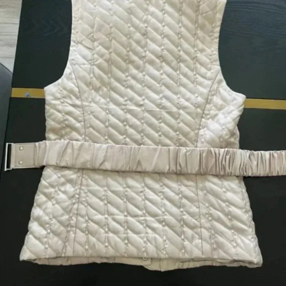 White House Black Market Quilted / Belted Vest - Size XXS - EUC - Image 7