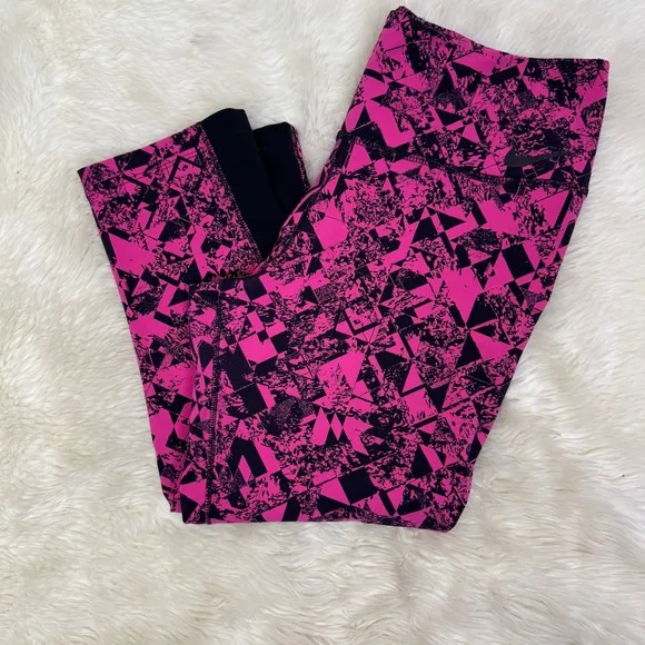 Nike Dri-Fit Womens Size M Legendary Jewels Pink /Black Cropped Legging Capris‎ - Image 7