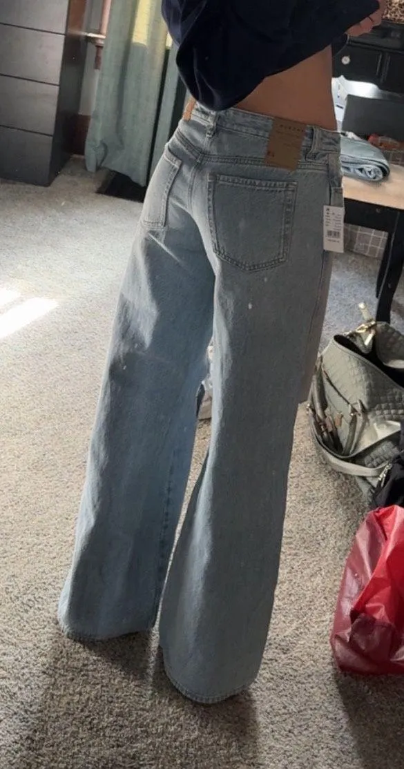 Low Rise Baggy Jeans - Image 2