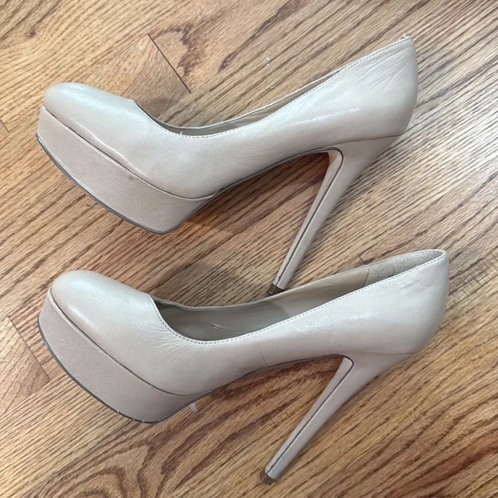 ALDO Women's Cream Pumps size 8/39 - Image 5