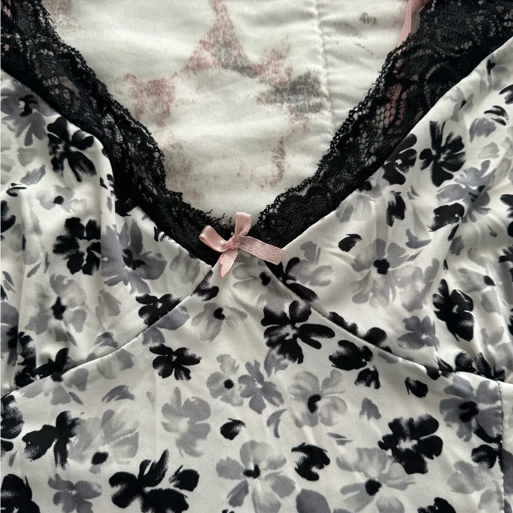 Black and white ditsy floral Y2K goth lace trim slip dress siz M spaghetti boho Size M - Image 3
