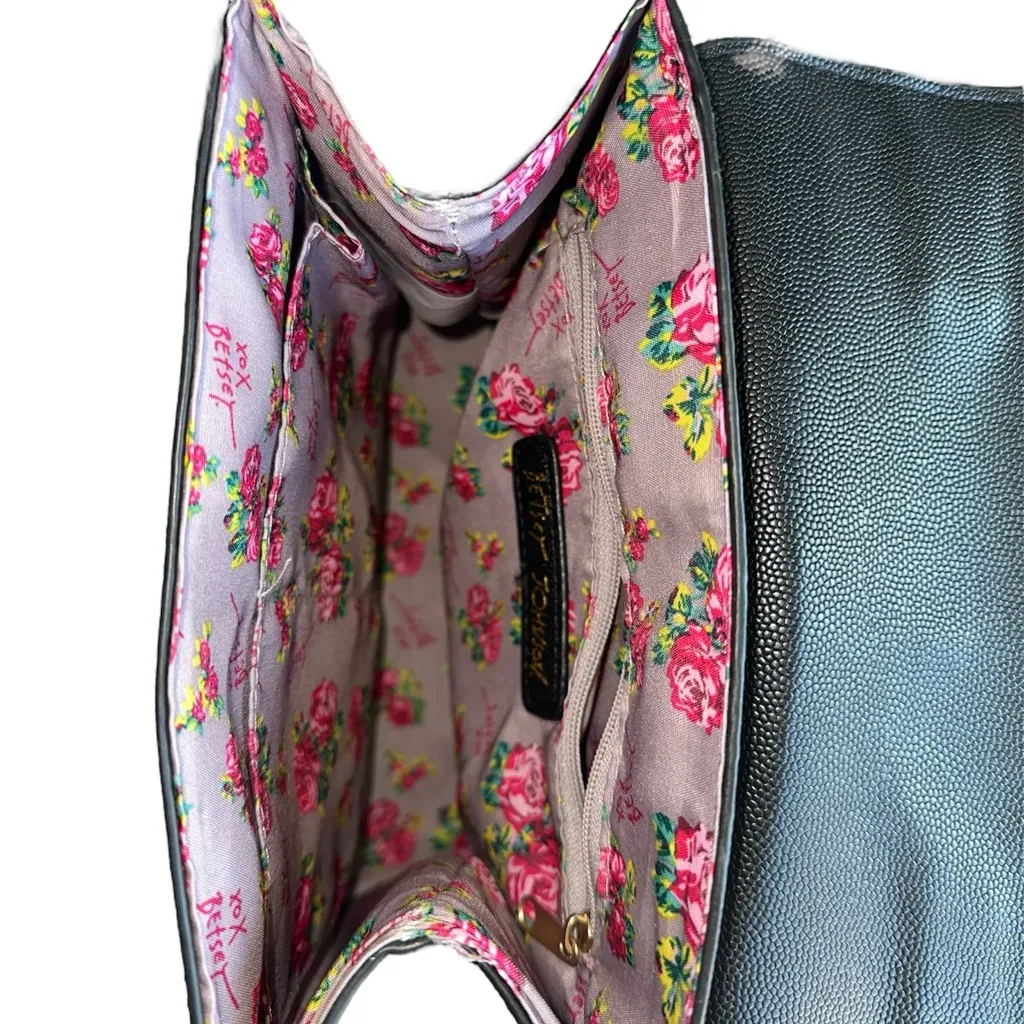 Betsy Johnson Black Faux Pebble Leather XOX Floral Lined Handbag - Image 9