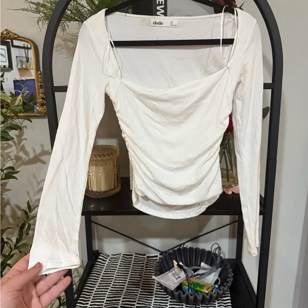 Elodie White Ruched Long Sleeve Blouse size small - Image 3