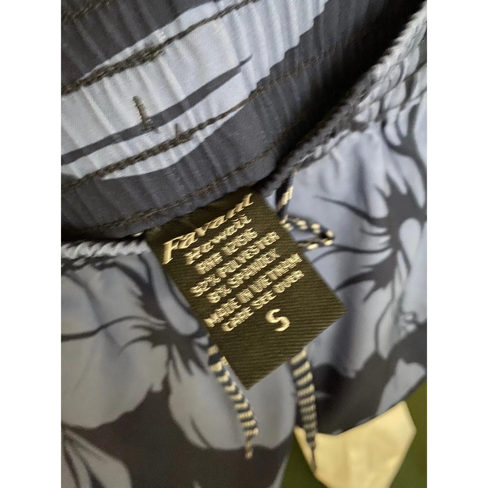 NWT Navy Blue Hawaiian Flowers Favant Stretchy Hibiscus Shorts - Image 4