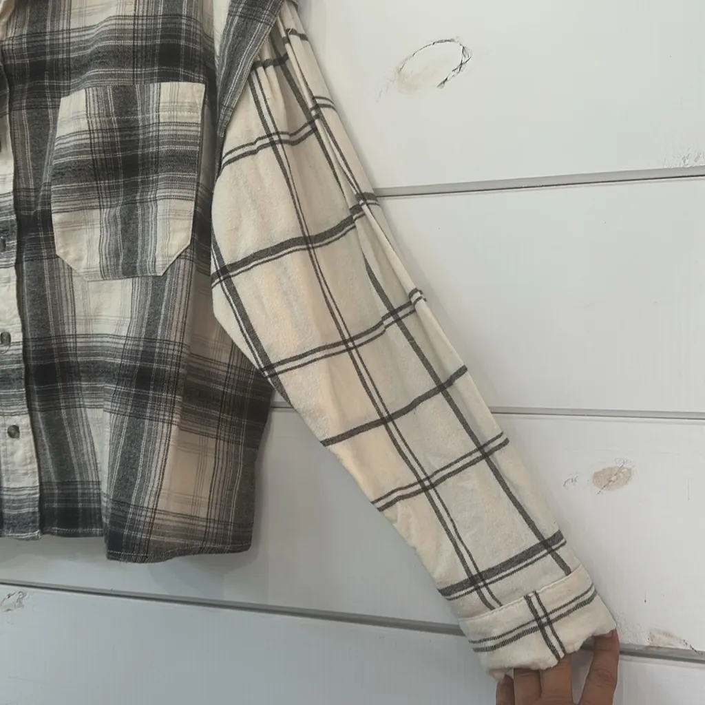 Universal Thread Crop Flannel Button Front Shirt NEW Size L - Image 7