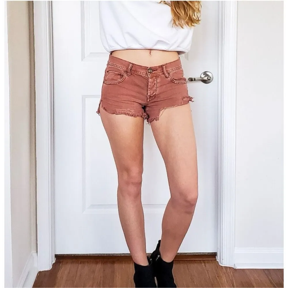 Womens Free People Mid-Rise Blush Raw Hem Denim Jean Shorts - Sz 31 ( 12 ) - Image 3