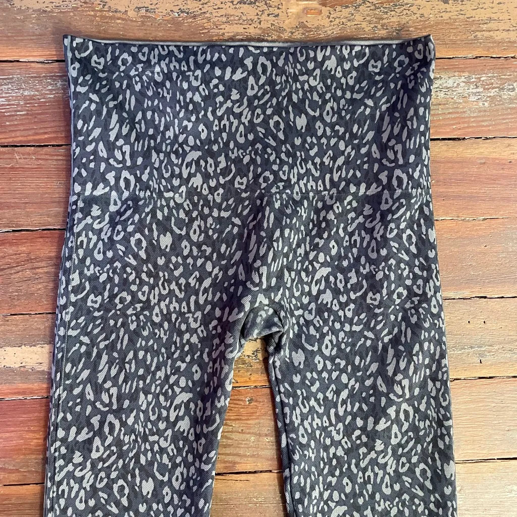SPANX Look At Me Now High Rise Seamless Leopard Print Sexy Leggings Sz XL 💛🎀 - Image 9
