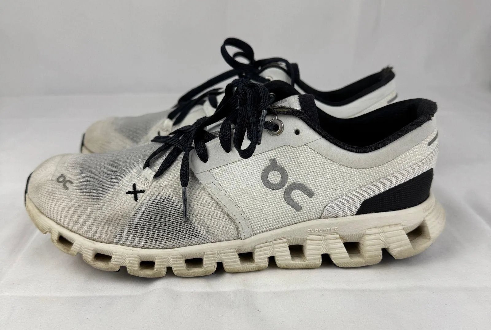 On Cloud X Women’s Running Shoes Size 8 White Gray Black Athletic Sneakers - Image 3