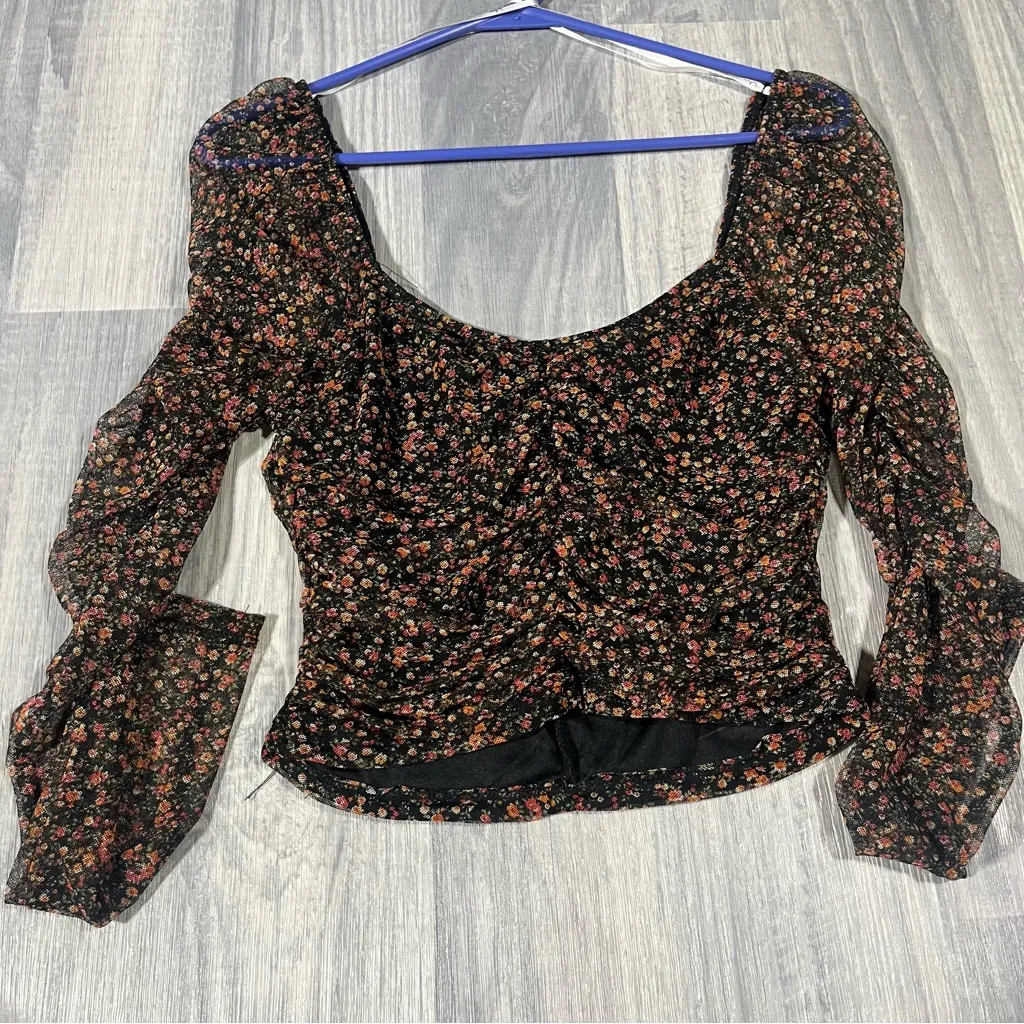 Lulu’s Black Floral Print Ruched Mesh Crop Top; New; medium women’s - Image 9