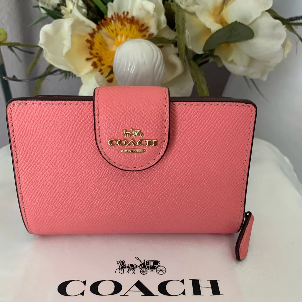 NWOT Coach Medium Leather Corner Zip Wallet - Image 7