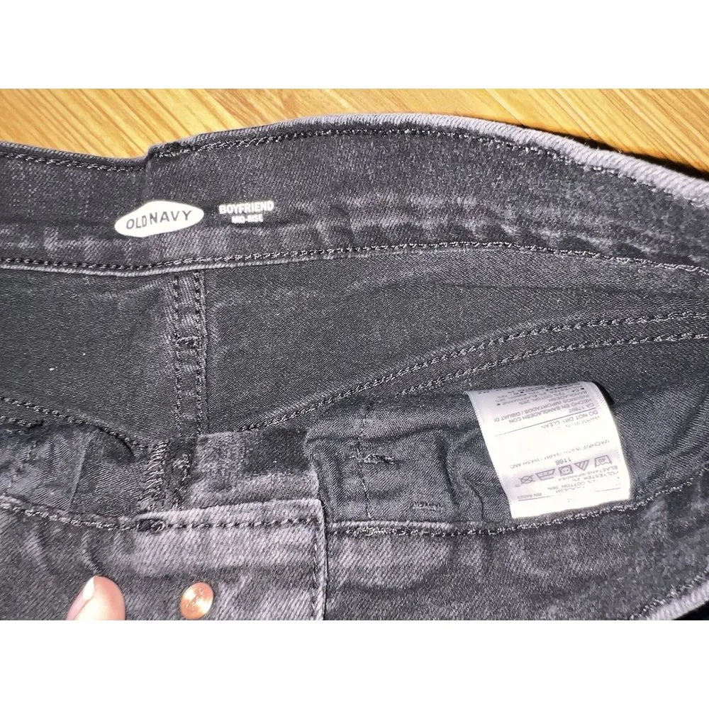 Old Navy Women's Size 4 Black Denim Jean Distressed‎ Mid-Rise Boyfriend Shorts - Image 3