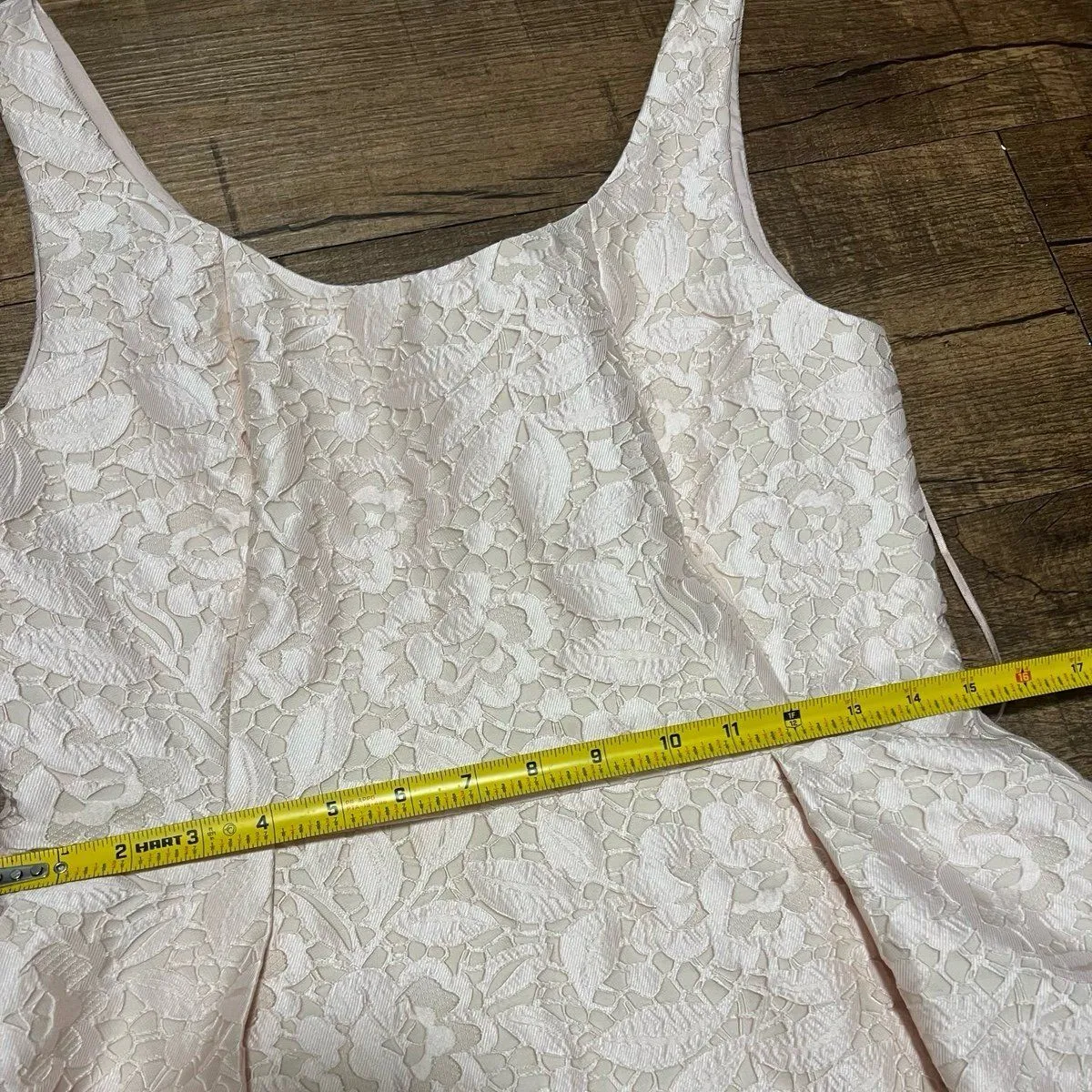 Halston blush pink lace floral jacquard pleated dress. - Image 5