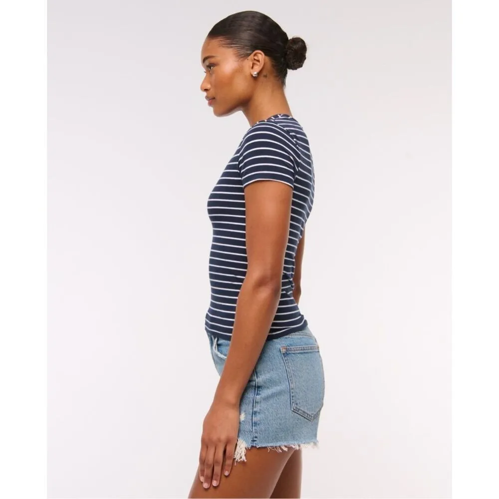 Abercrombie & Fitch The Mom Short High Rise Size 0/25 - Image 3