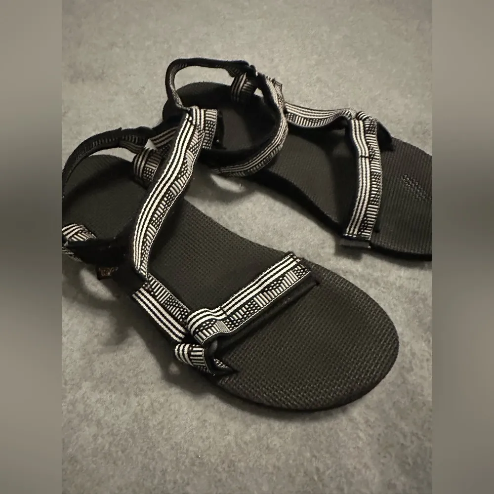 Teva Original women’s Black and White Sandals size 9 - Image 3