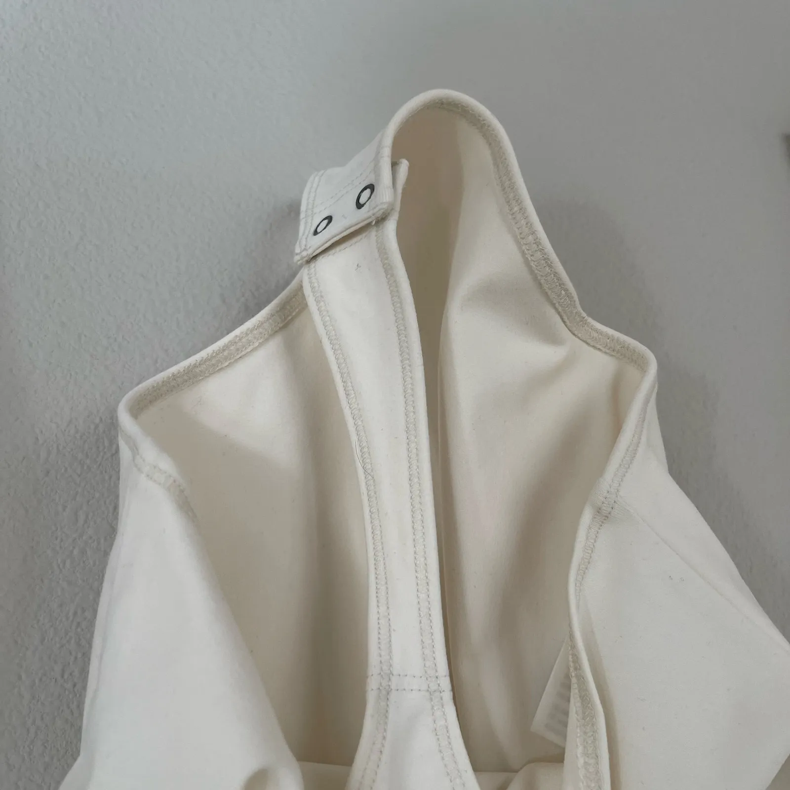 NWT Abercrombie & Fitch Cream Soft Collection Long Sleeve V-Neck Bodysuit (XS) - Image 5