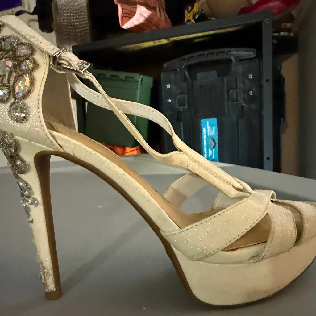 Gianni Bini Cream Embellished Rhinestone Stiletto Heels 4.5 Inches size 6.5 - Image 7