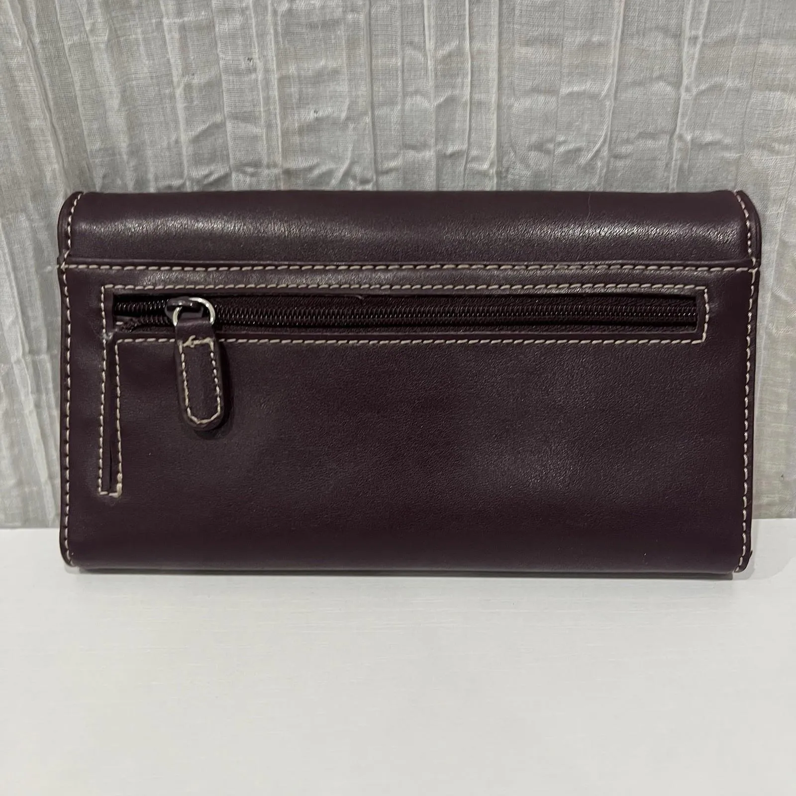 Nine West burgundy leather wallet white contrast stitching quiet luxury oldmoney - Image 2