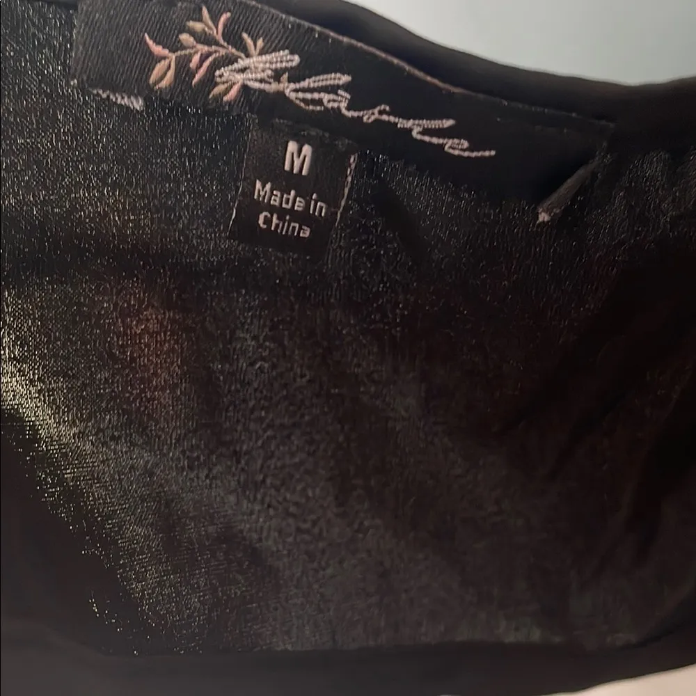 Elegant Black Lace Trim Crop Top Size M - Image 3