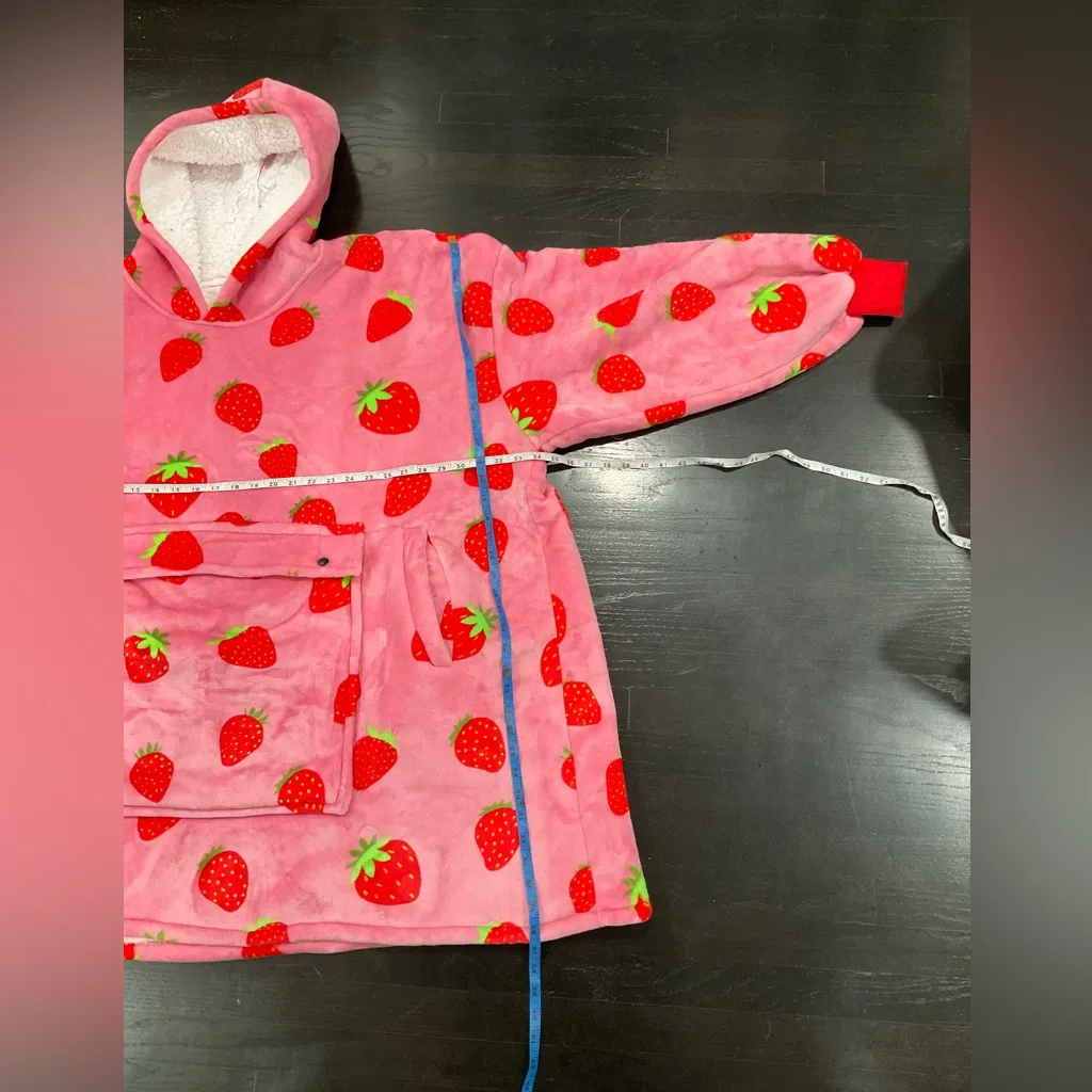 SUPERSIZED STRAWBERRY HOODIE WITH POUCH AND POCKETS Size undefined - Image 6