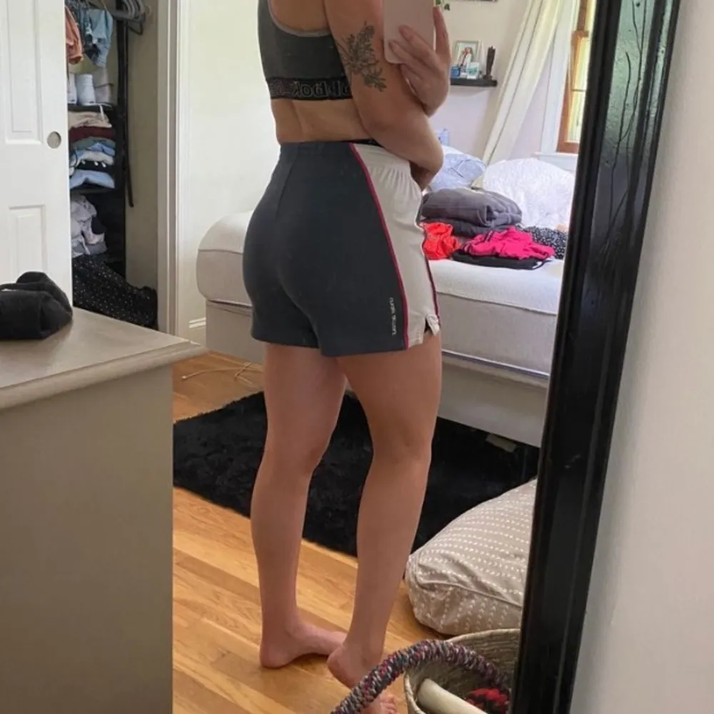 Under Armour Under Armor Grey Loose Athletic Shorts - Image 3