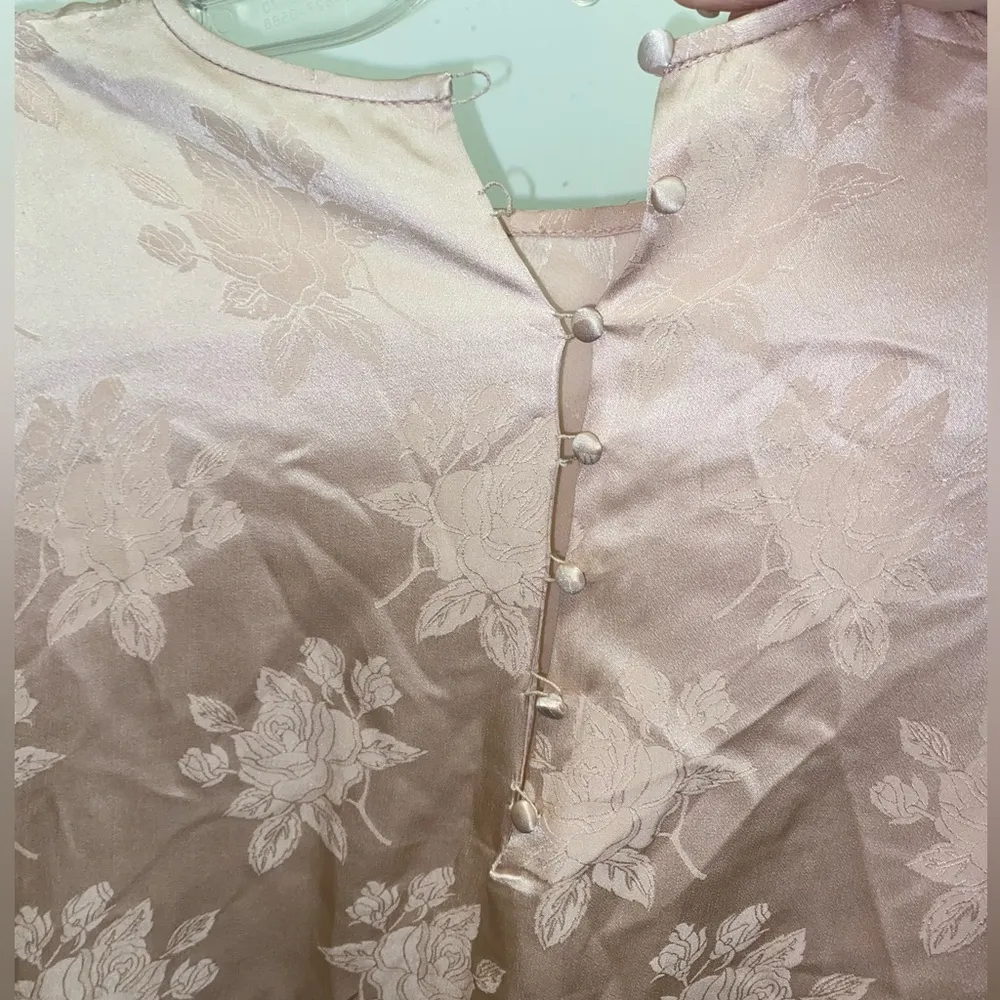 Rina di Montella Silk Women’s Blouse Size XL Rose Gold Floral Print Jeweled Pink - Image 4