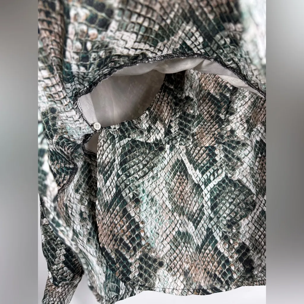Cupcakes and Cashmere Jasper Wrap Blouse in Python Print Sz S Green - Image 7