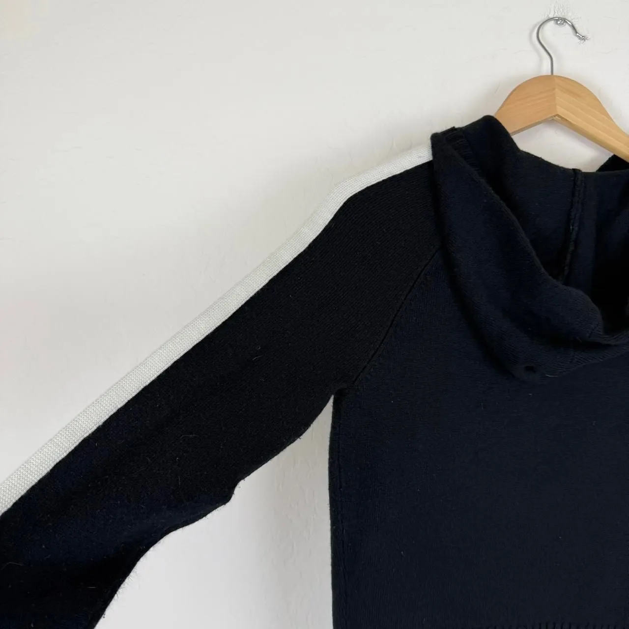 Vintage Y2K Roxy knit hoodie pullover late 1990's / early 2000's black white - Image 6