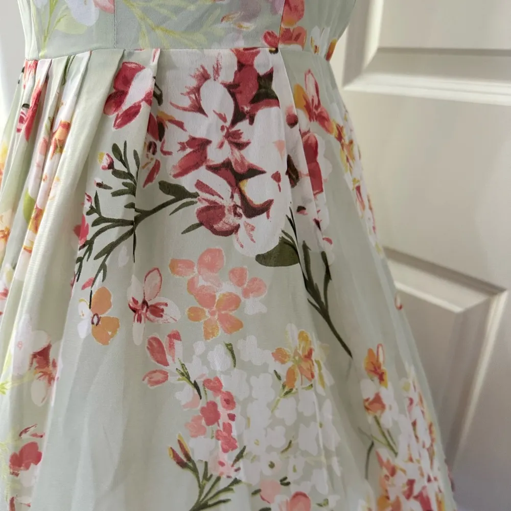 Light Green Sleeveless Floral Chiffon Dress - Image 4