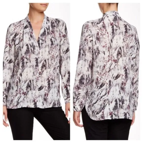NWT Vince Camuto Printed V-Neck Long Sleeve Blouse S - Image 2