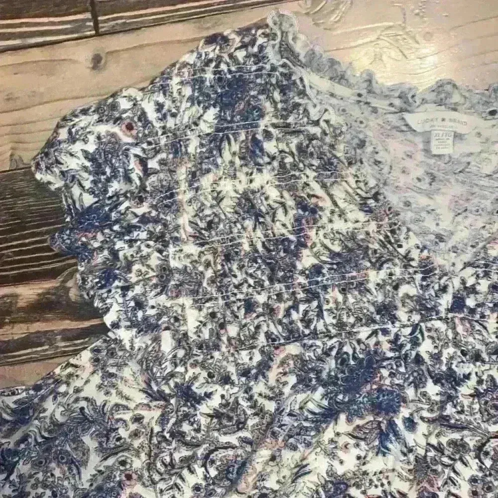 Lucky Brand blouse size XLARGE - Image 4