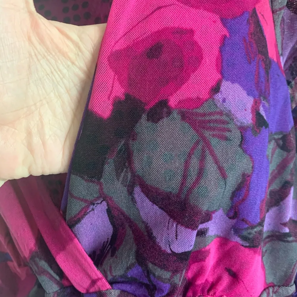 New York and Company Mesh Ruched V Neck Dress Top Size Medium Purple - Image 3