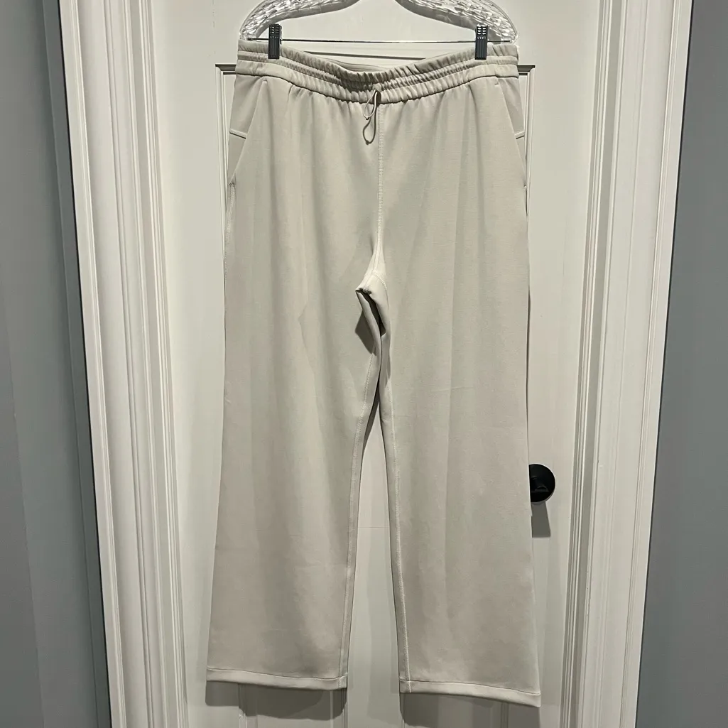 Lululemon Softstreme High Rise Pant Full Length
Bone Size 14 Wide Leg Neutral - Image 3