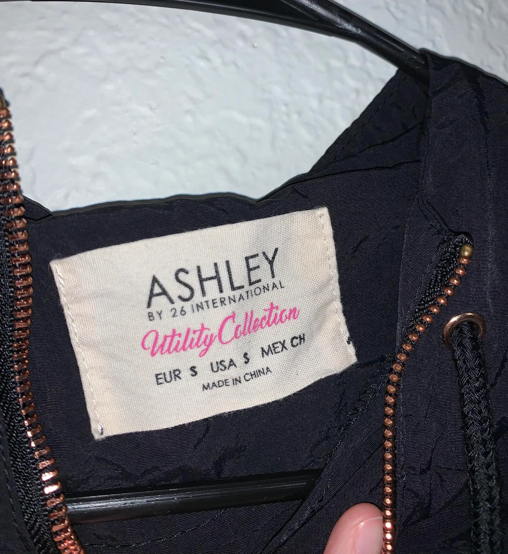 Black Windbreaker - Image 5