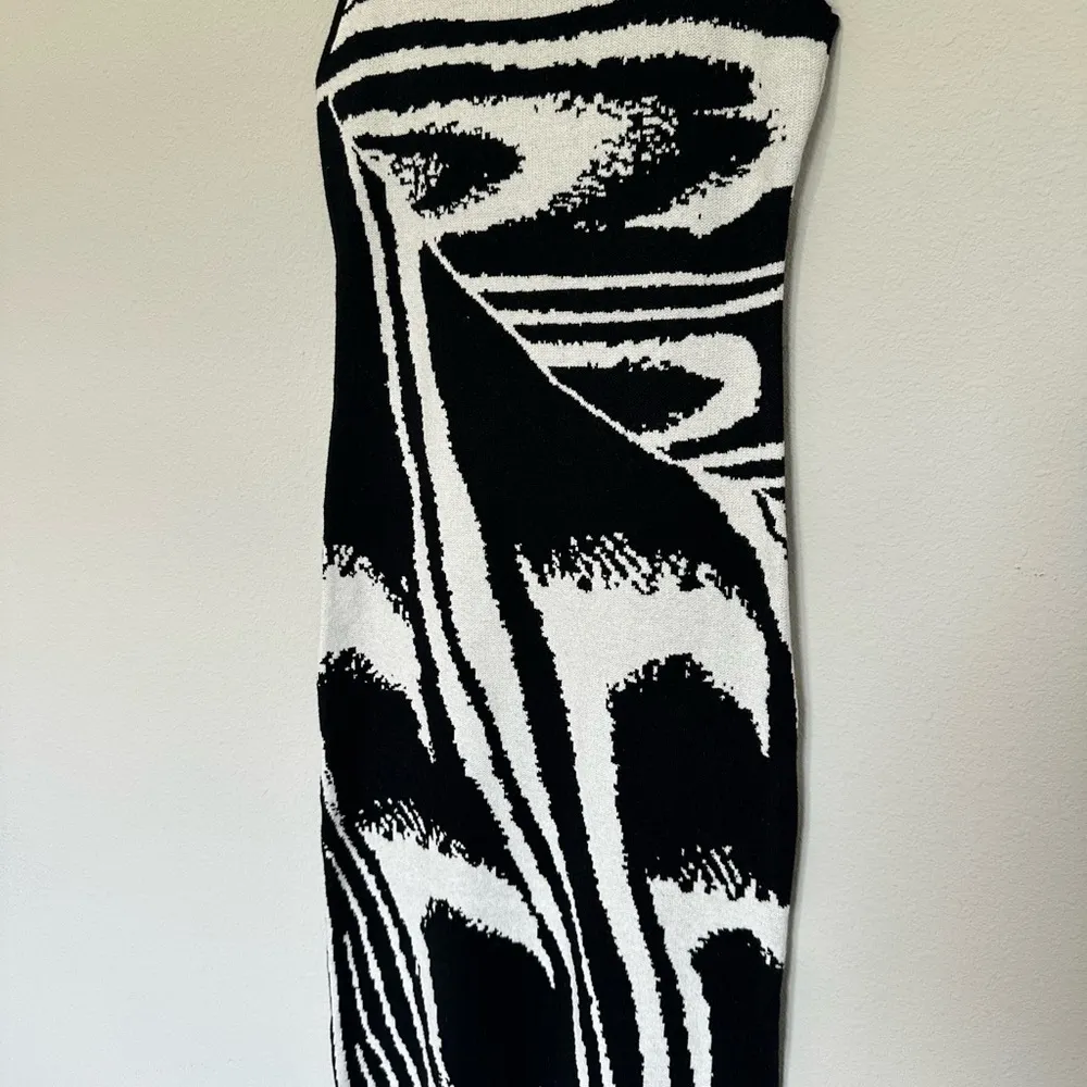 Abstract Zebra Midi Sweater Dress Md Black Size M - Image 3