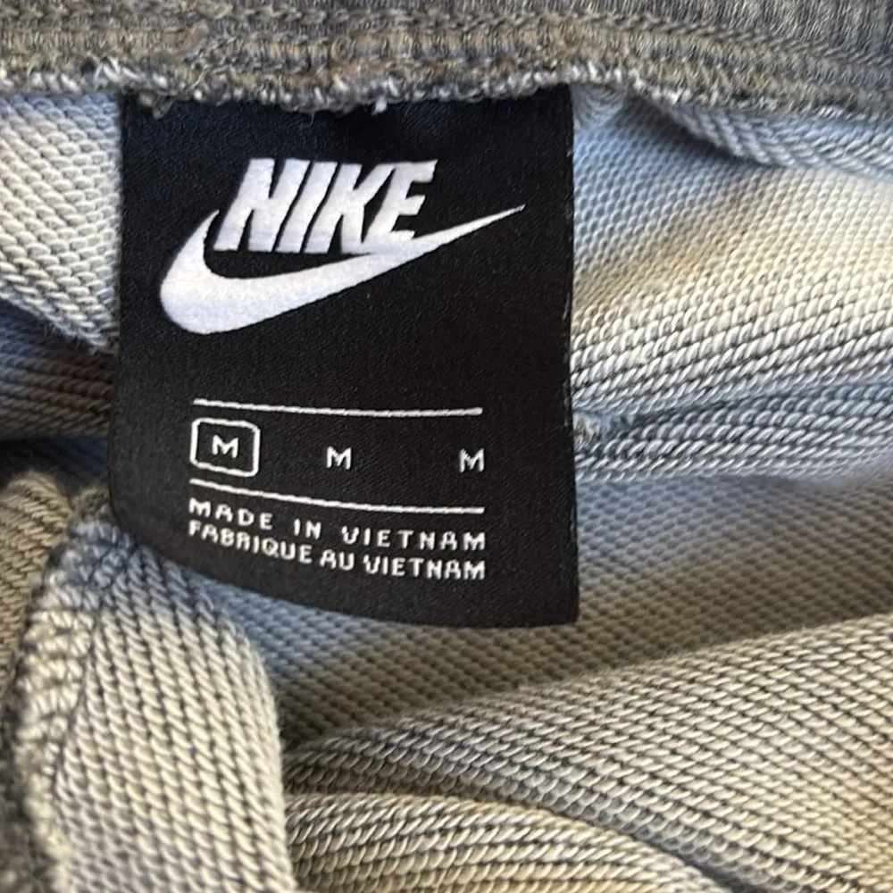 Nike Pull On French Terry Shorts Sz M Gray Drawstring Pockets Logo 3.5” Sporty - Image 4