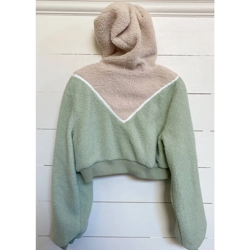 CIDER Fleece Hooded Drawstring Cropped Jacket - Sage Green/Cream SZ M NWT - Image 3