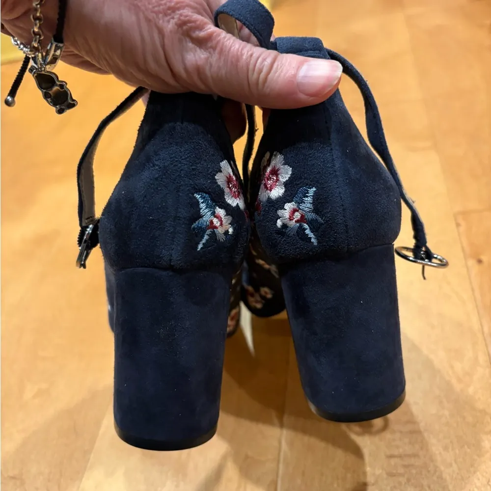 White House black market Bethany blue suede embroidered shoes 8.5 - Image 5