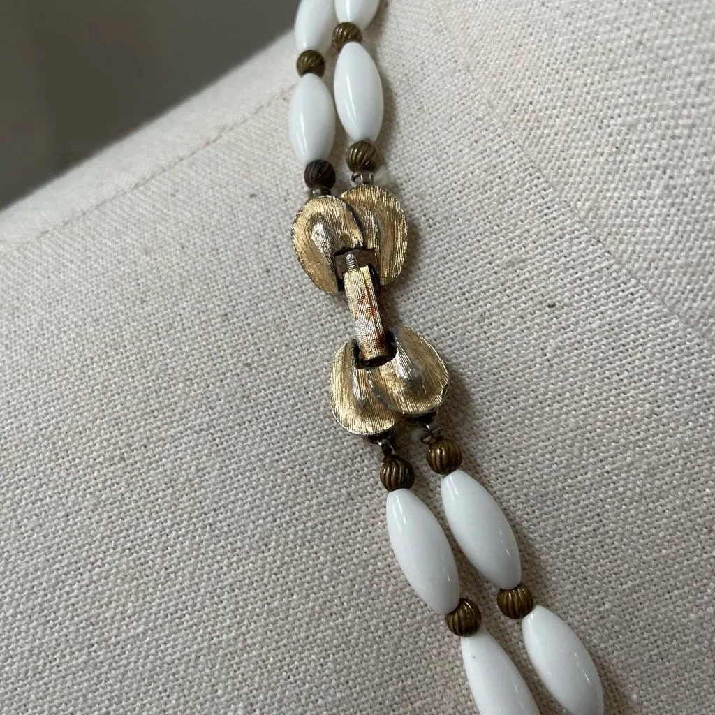 Vintage 50s 60s White Bead Gold Tone Double Strand Becklace - Image 2