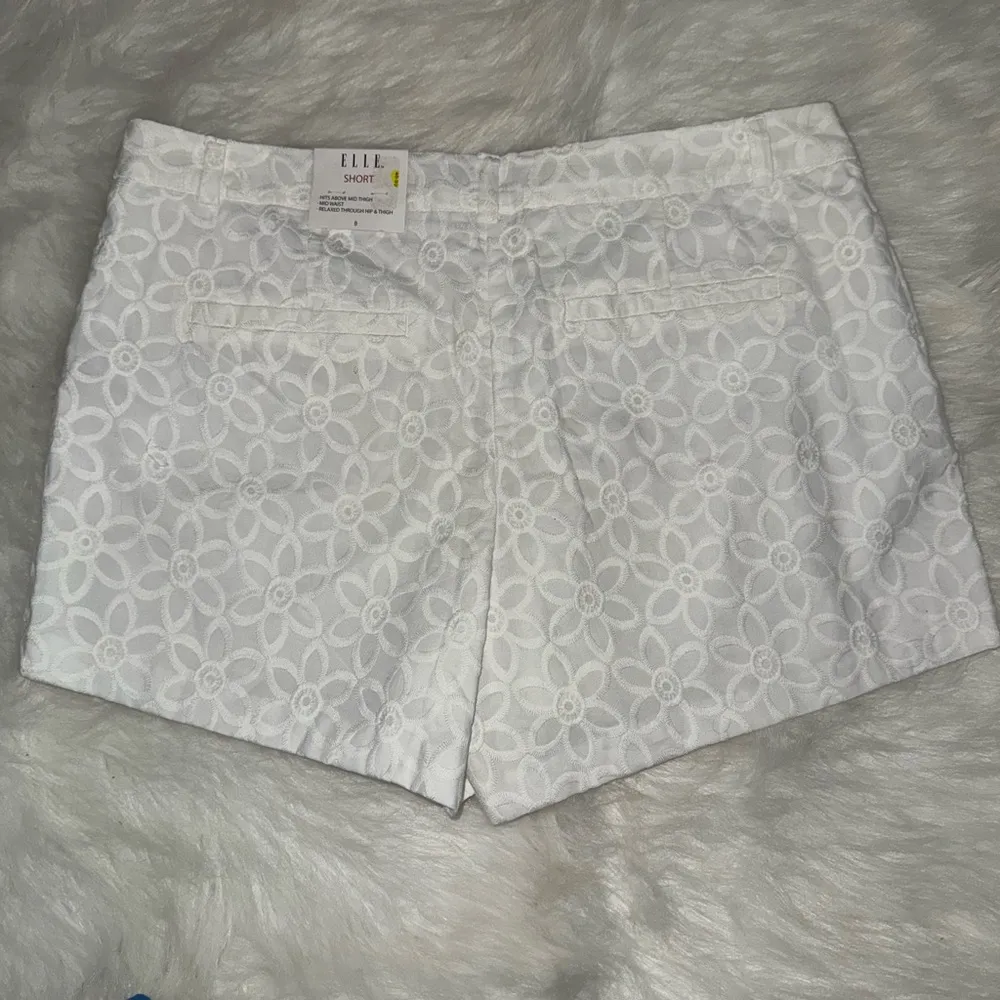 Elle 🎄 white shorts - Image 2