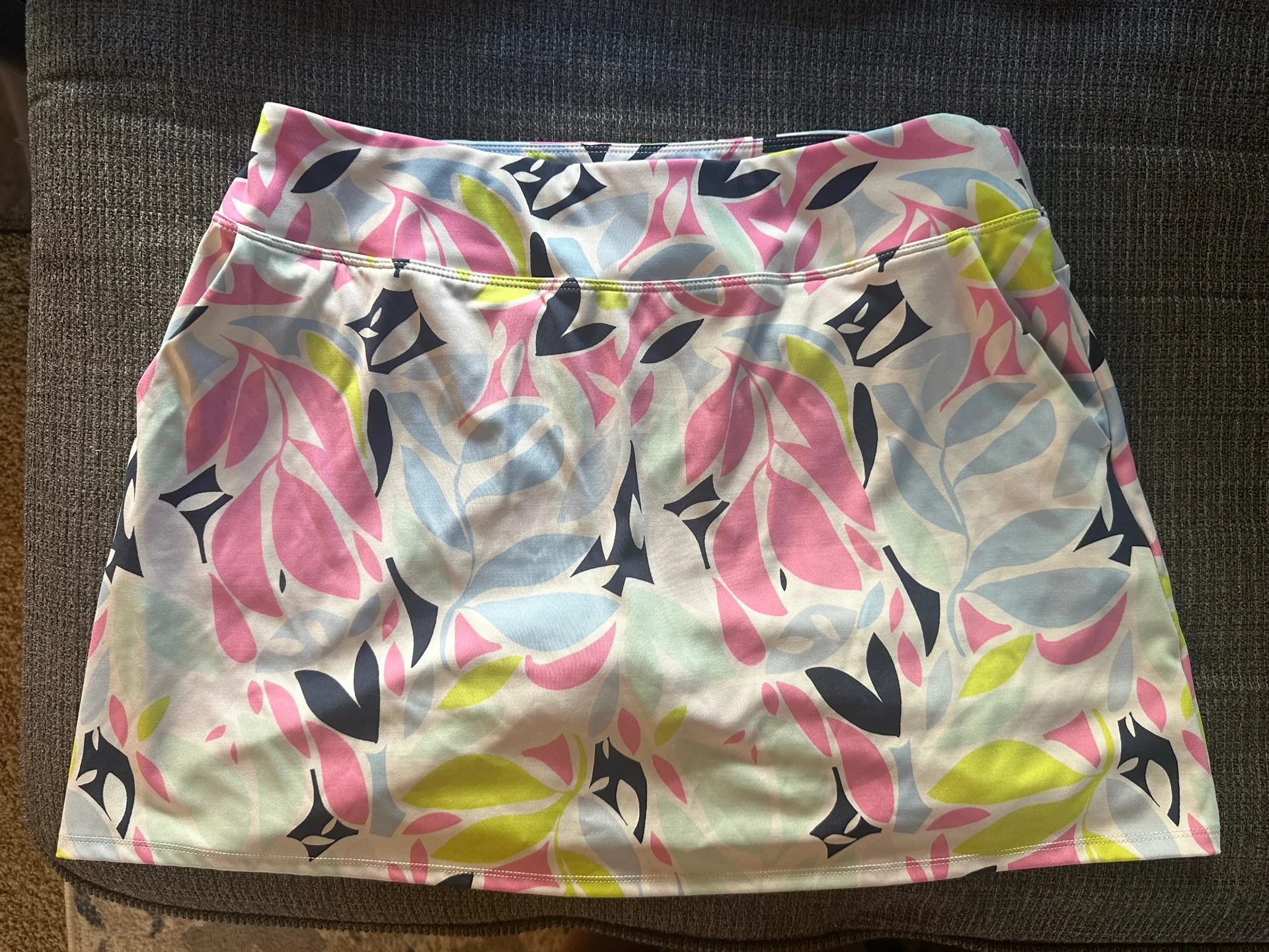 Tommy bahama golf skirt and top large - Image 2
