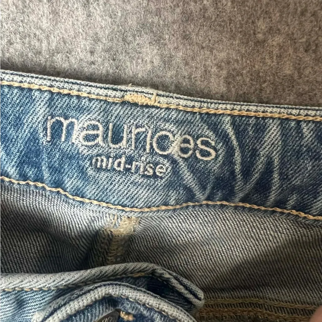 Maurices Woman Size 8 Mid Rise Blue Ankle Mom Jeans Red Floral Accent Belt - Image 7