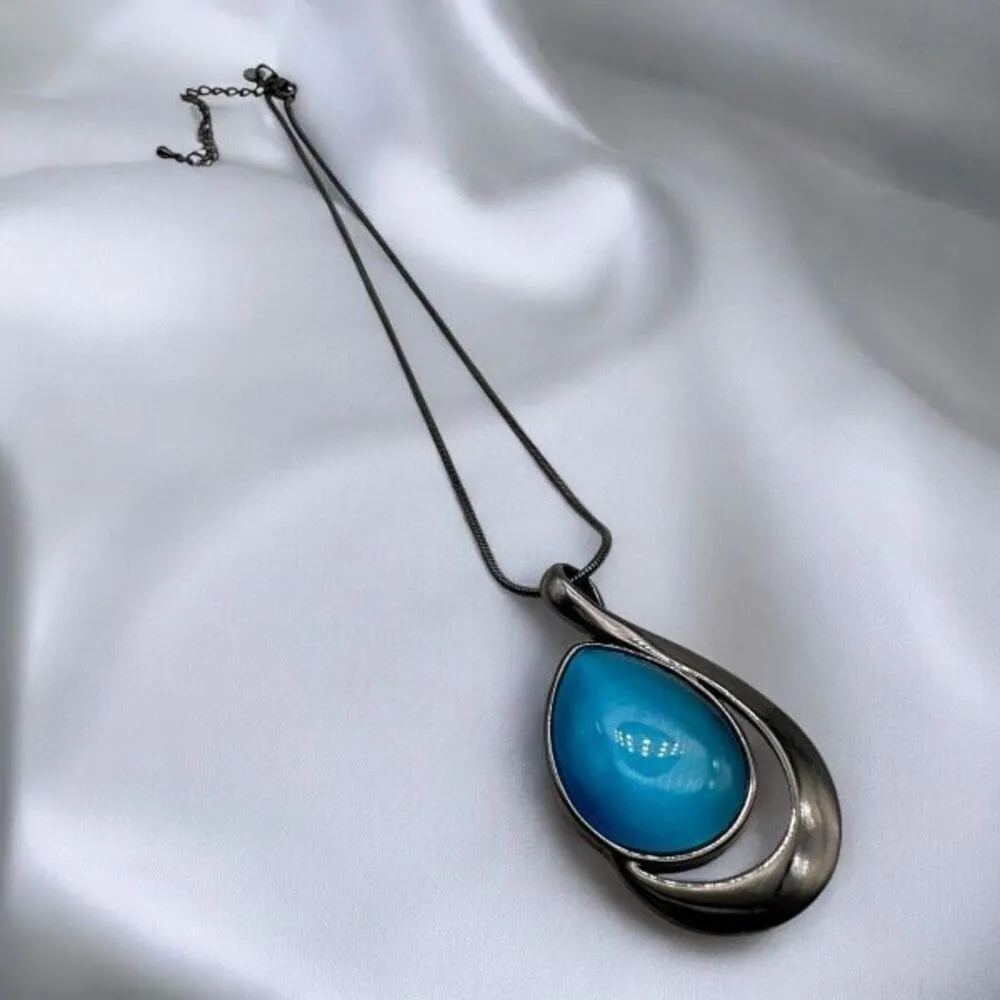 NWOT Lia Sophia‎ Stunning Blue  Gunmetal Pendant Necklace Statement Rope chain - Image 2