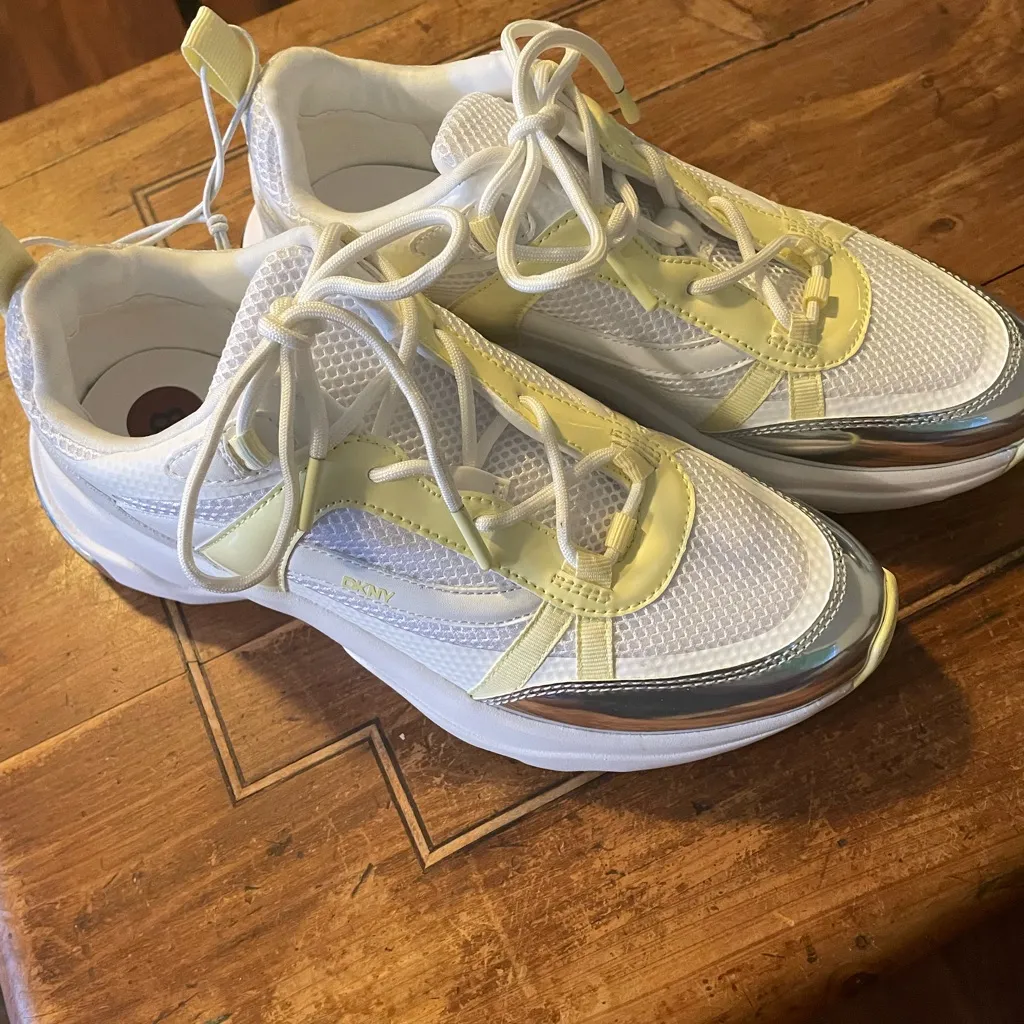 NWOT Juna Sneaker (Women) - DKNY - - Image 4