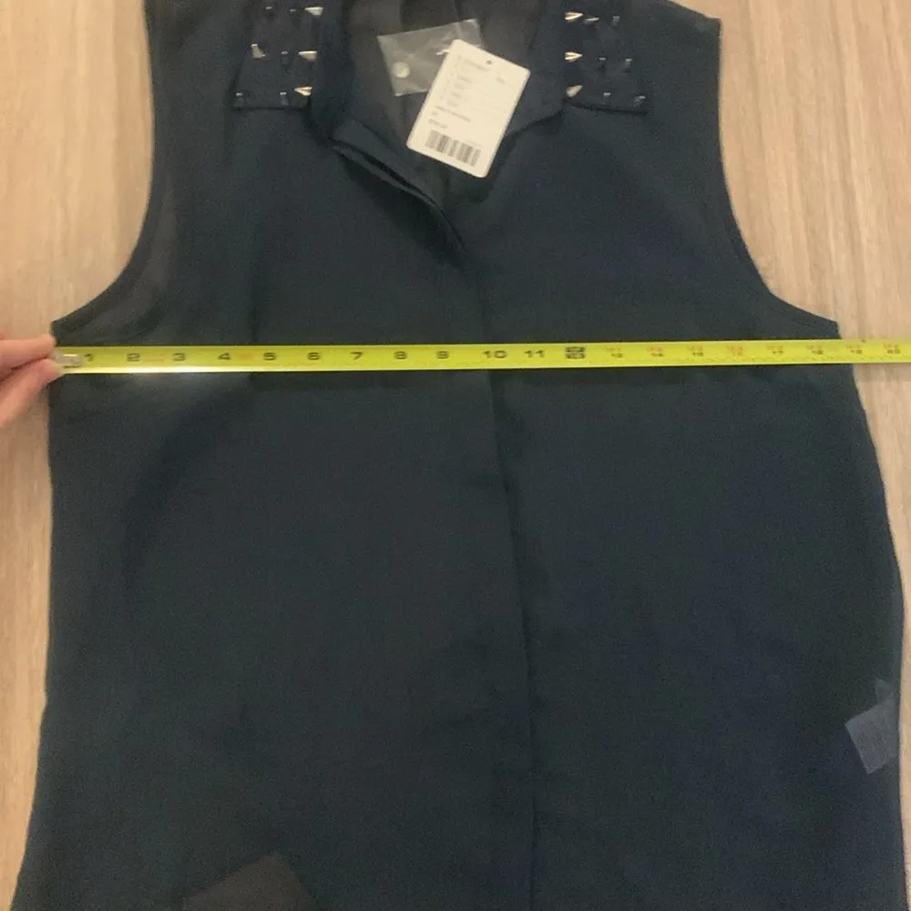 NWT Sparkle & Fade Navy Sheer Studded Collar Sleeveless Blouse Tank Top! - Image 5