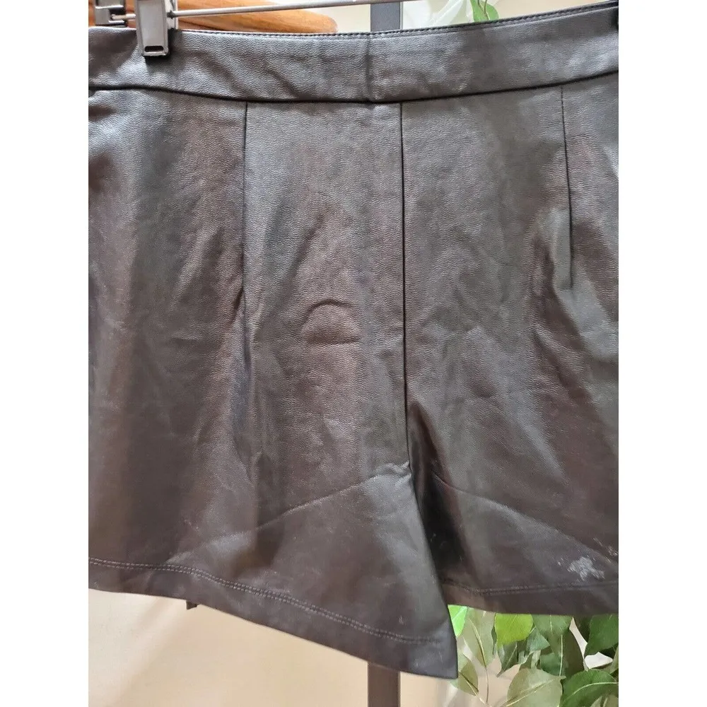 Iris Los Angeles Women's Black Faux Leather Skater Wrap Skirt Size Large - Image 12