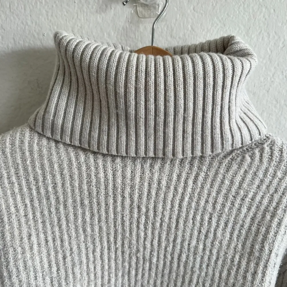 Aritzia Guell Merino Wool Cream Crop Chunky Turtleneck Sweater Small - Image 4