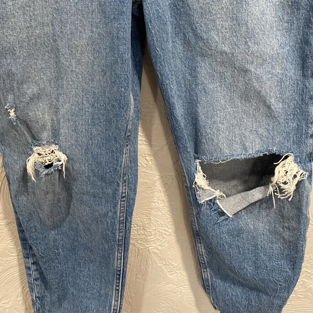 Abercrombie & Fitch Curve Love 80s Mom High Rise Distressed Jeans Size 4Short/27 - Image 2