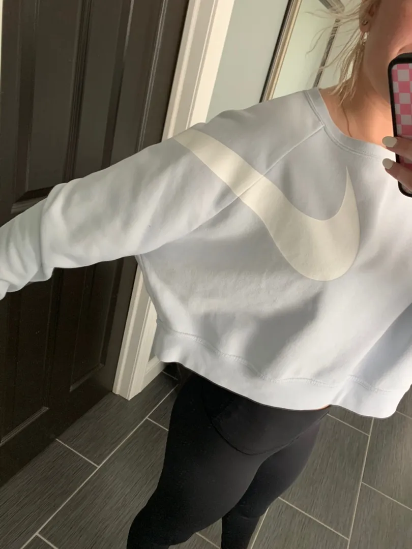 Nike Crop Sweatshirt - Image 3