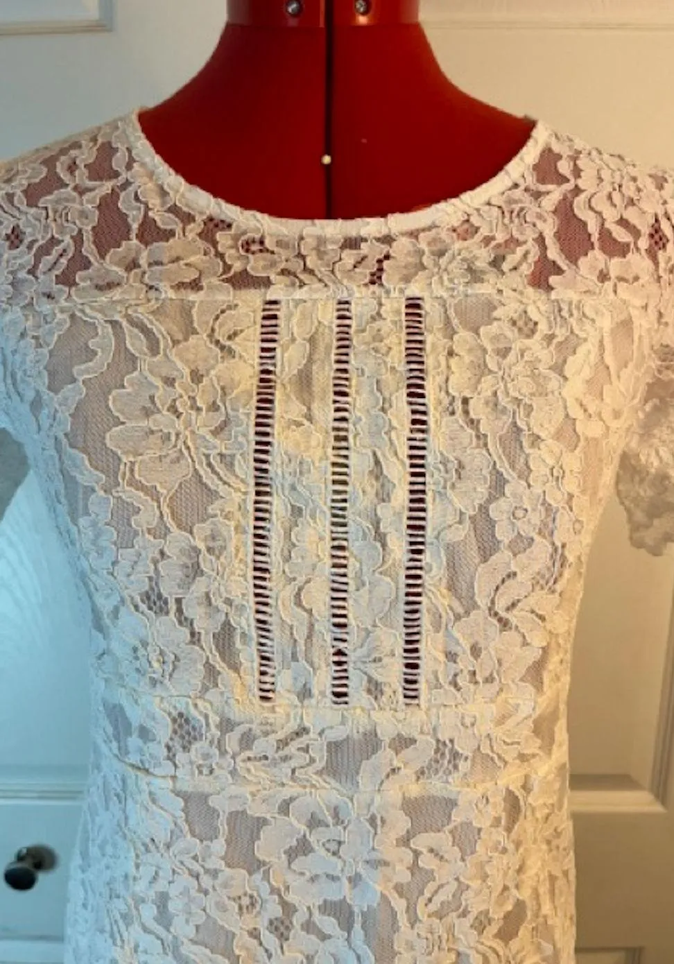 White Lace  Fashion Dress - Image 3